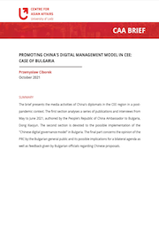 Pierwsza strona opracowania CAA Brief z czerwonym logiem Ośrodka Spraw Azjatyckich w lewym górnym rogu, pod którym znajduje się czerwony pasek z napisem "CAA Brief" a pod nim czarny tekst na białej stronie/The first page of the CAA Brief study with the red logo of the Centre for Asian Affairs in the upper left corner, under which there is a red stripe with the word "CAA Brief" and black text below it on a white page