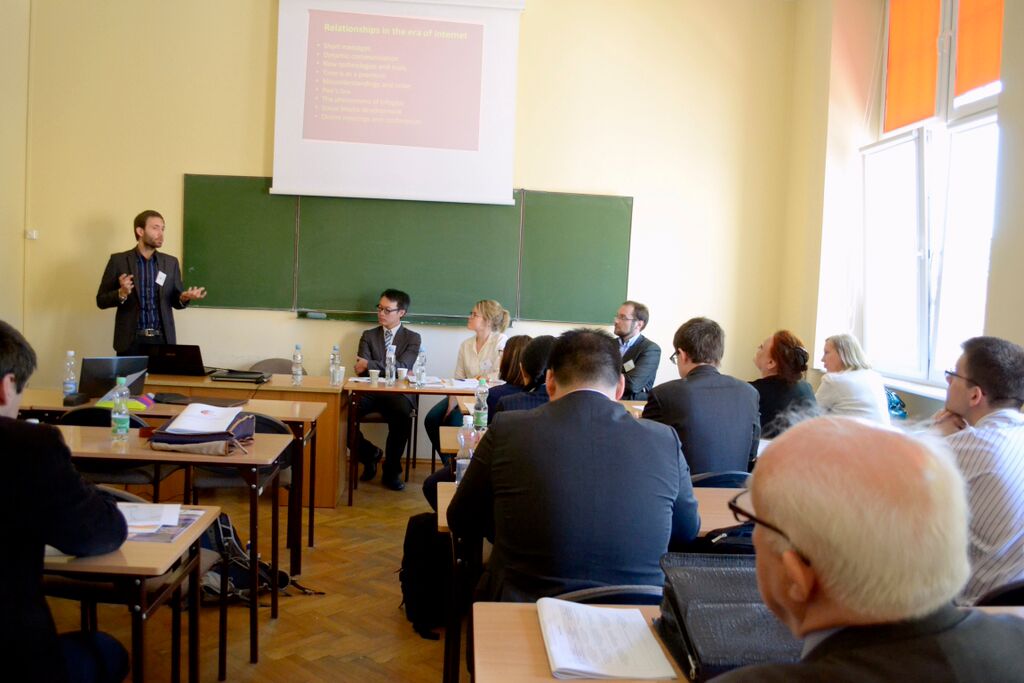 Czworo prelegentów podczas panelu konferencji naukowej LEAM 2015 na Wydziale Studiów Międzynarodowych i Politologicznych Uniwersytetu Łódzkiego/Four speakers during the panel of the LEAM 2015 scientific conference at the Faculty of International and Political Studies at the University of Lodz