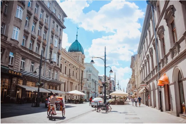 Ulica Piotrkowska w Łodzi/Piotrkowska Street in Łódź