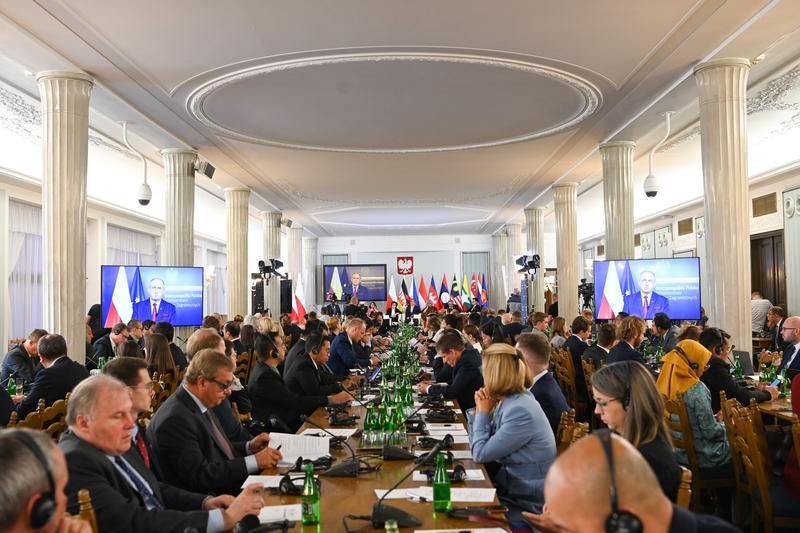 Uczestnicy konferencja ASEAN-Polska w sali kolumnowej w Sejmie RP/Participants of the ASEAN-Poland conference in the column room of the parliament of the Republic of Poland