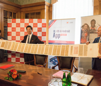 Przedstawiciele uniwersytetu chińskiego i Uniwersytetu Łódzkiego na spotkaniu w pałacu Biedermanna/Representatives of the Chinese University and the University of Lodz at a meeting at the Biedermann Palace